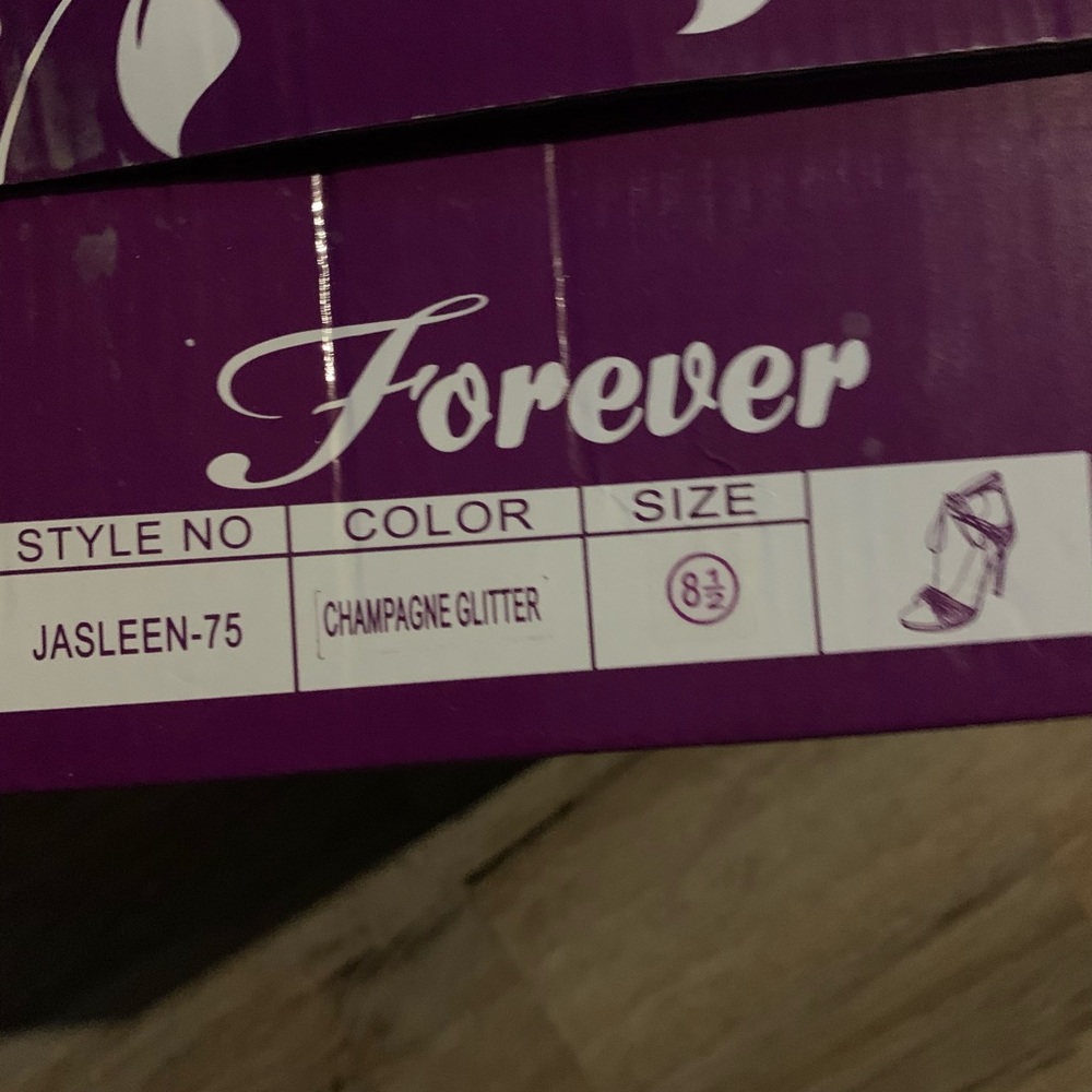 1 size 8.5 and 1 size 8.  Champagne wedding heels.  Brand new never worn.